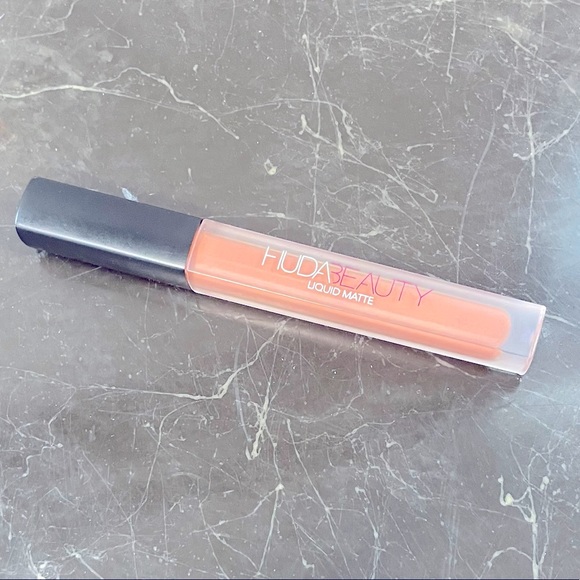 NWOB HUDA BEAUTY Liquid Matte Ultra-Comfort Transfer-proof Lipstick 4.2 ml - Picture 4 of 4